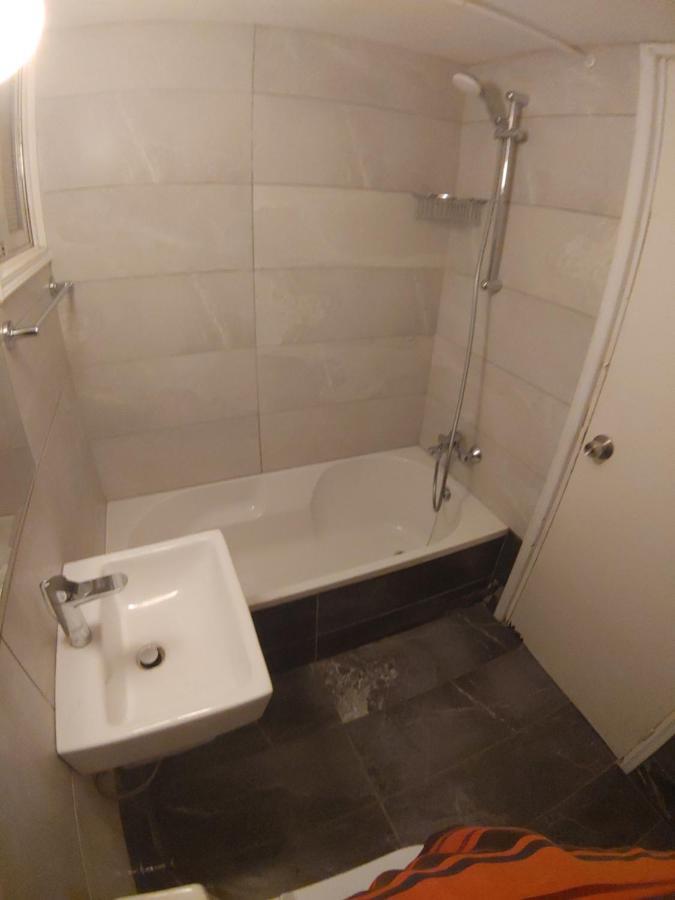 Luxury Apartment In Light House Beach Paphos Bagian luar foto