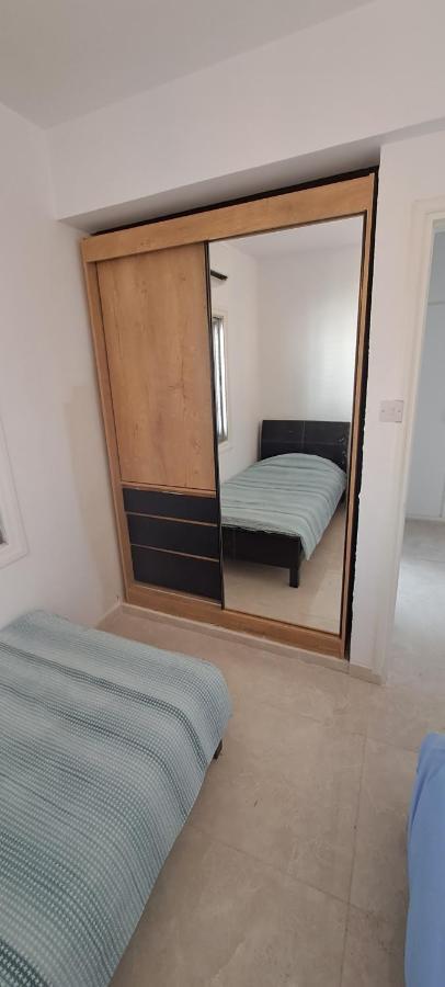Luxury Apartment In Light House Beach Paphos Bagian luar foto