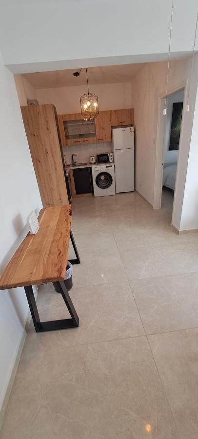 Luxury Apartment In Light House Beach Paphos Bagian luar foto