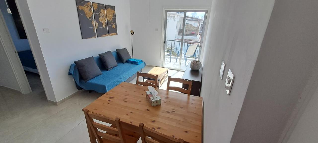 Luxury Apartment In Light House Beach Paphos Bagian luar foto