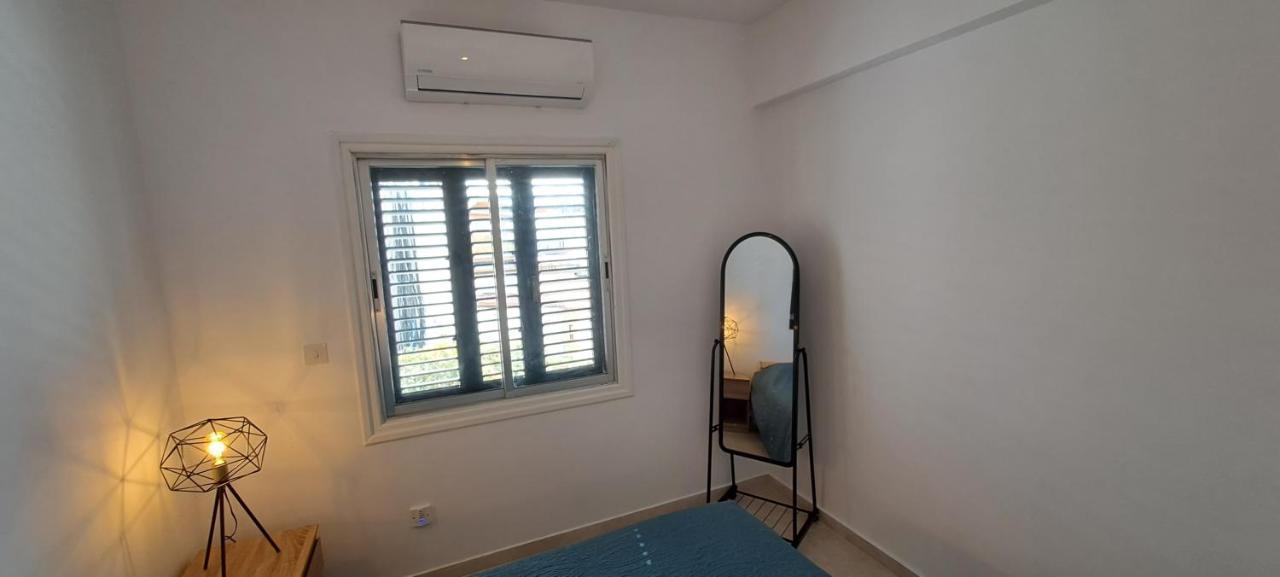 Luxury Apartment In Light House Beach Paphos Bagian luar foto