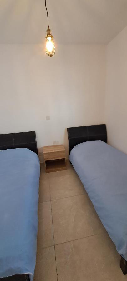 Luxury Apartment In Light House Beach Paphos Bagian luar foto