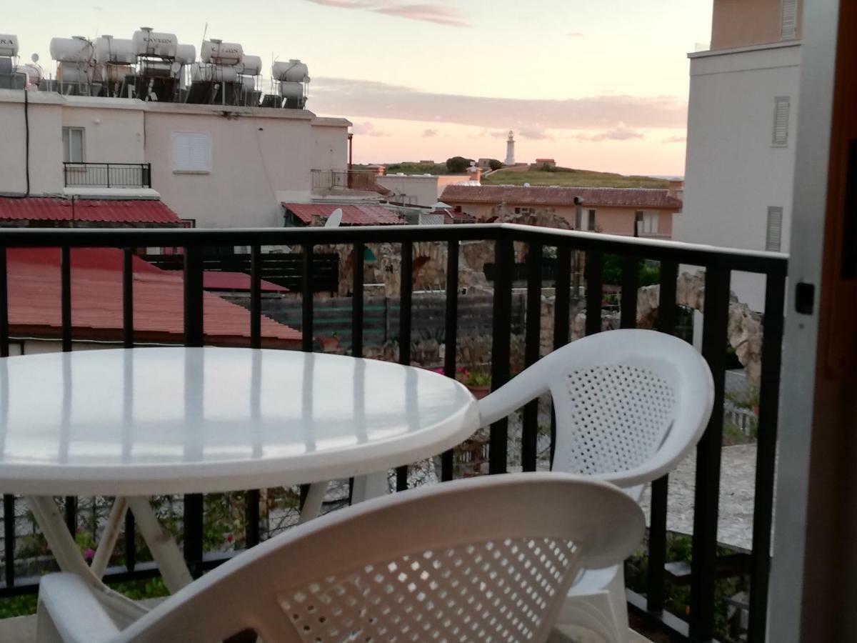 Luxury Apartment In Light House Beach Paphos Bagian luar foto